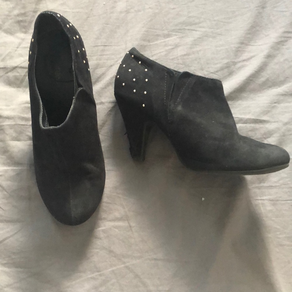 Black heals with gold studs